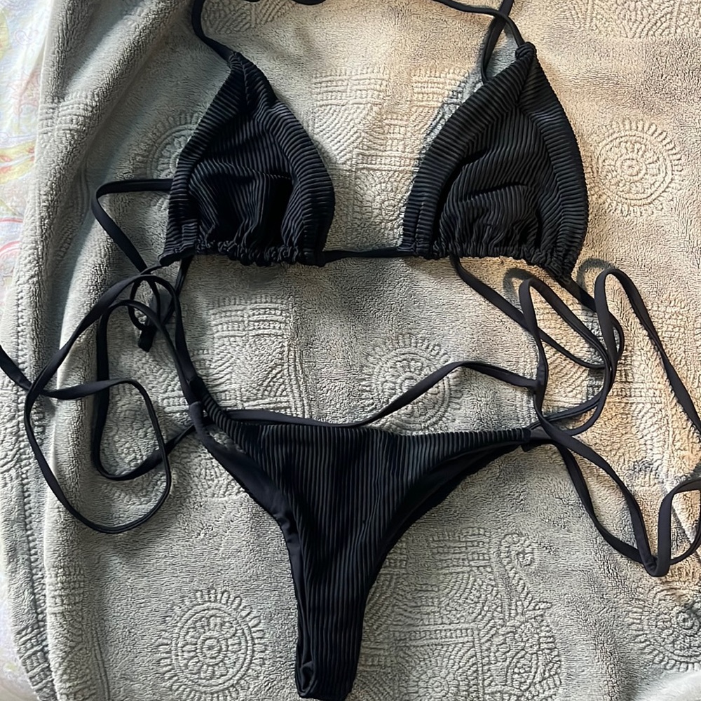 Frankie’s Bikini Black Ribbed Set